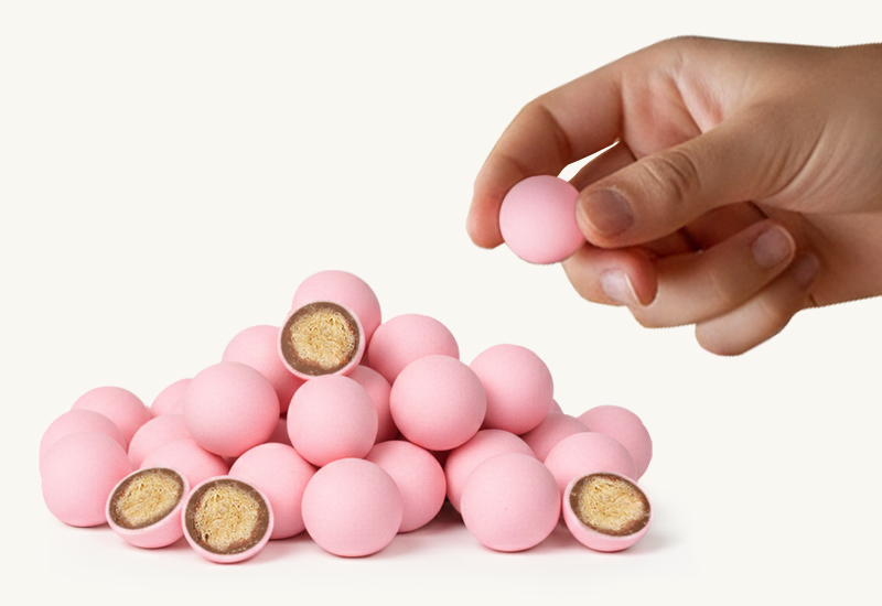 Ketchupflasche und Tomaten