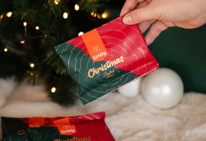 Geschenkbox auf dem Tisch