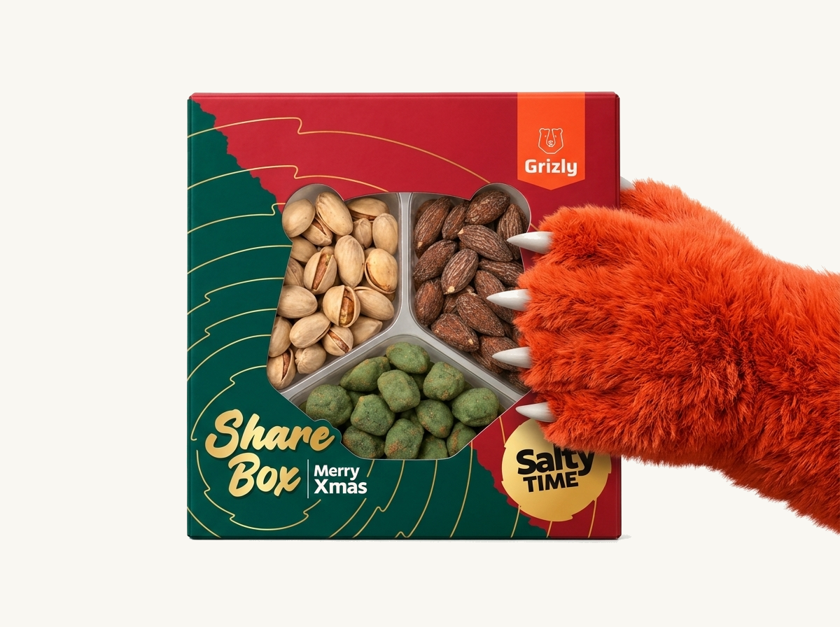 Bärenpfote, die das Produkt hält