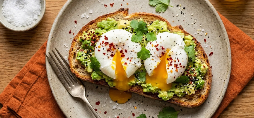Avocado Brot mit Ei: Schnelles Rezept in 10 Minuten