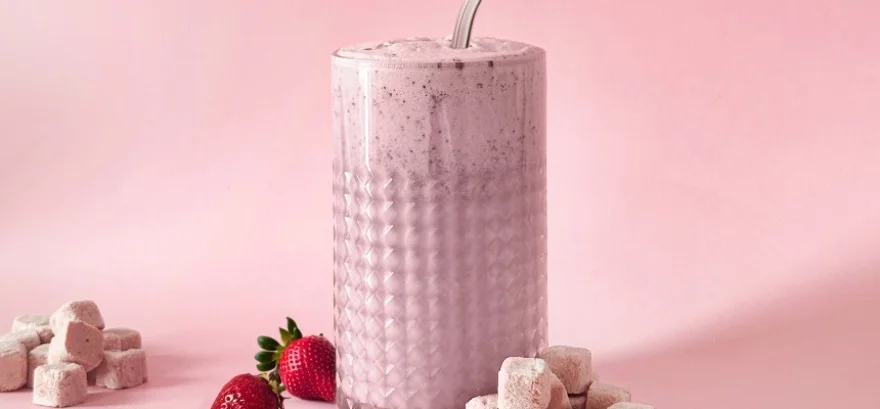 3 sommerliche Erdbeer-Desserts mit LYO-Kokoswürfeln – unwiderstehlich gut!