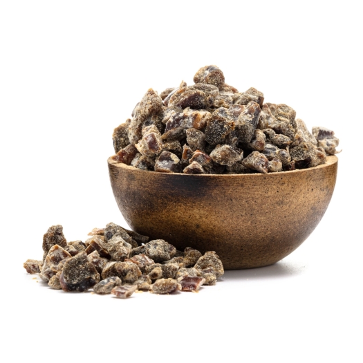 Dattelnwürfel mit Reismehl