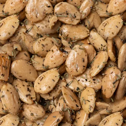 Frittierte Mandeln mit Kräutern