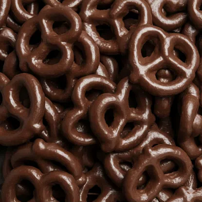 Glutenfreie Brezeln in Zartbitterschokolade