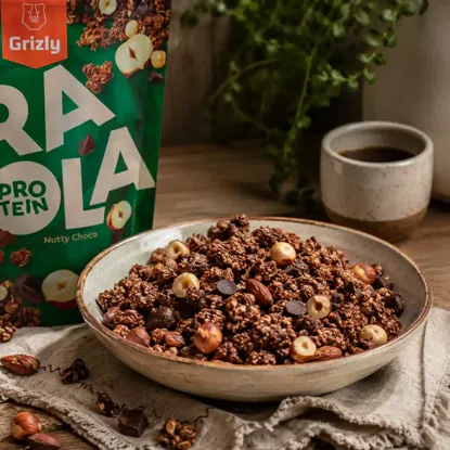Granola mit Protein Haselnuss und Dattel-Schoko