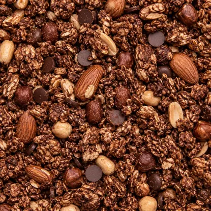 Granola mit Protein Haselnuss und Dattel-Schoko