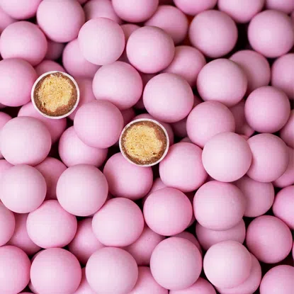 Knusprige kugeln rosa